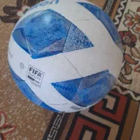 دو توپ فوتبال سایز چهار و پنج