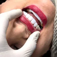 به یک دکتر دندانپزشک با مدرک جهت همکاری