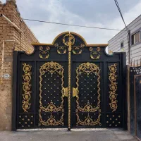 باغی ویلا مدرن ساده و فرفروژه پارکینگ درب
