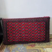 دو عدد پشتی قرمز