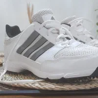 کتونی آدیداس اورجینال سایز ۴۶ کاملا نو