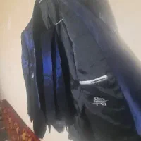 کت وشلوار رنگ نفتی