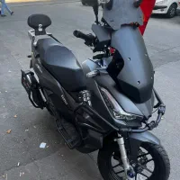 adv 160 رنگ مشکی بسیار سالم با کلی لوازم