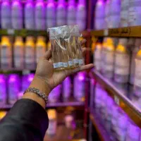 ادمین در عطر فروشی بازار