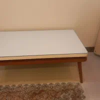 میز وسط به همراه شیشه درحد نو