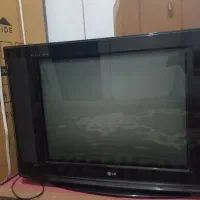 تلویزیون قدیمی همراه بادو تا تختخواب بفروش میرسه