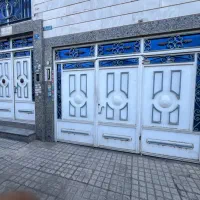 درب ورودی پارکینگ و نفررو