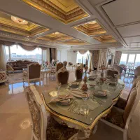 روبه نما و خیابان/۱۸۰متر/اعیان‌نشین/۲پارکینگ