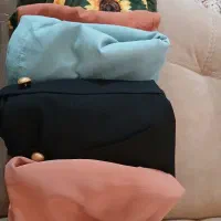 تعدادی شومیز. شلوار وکیف در سایزهای مختلف