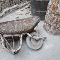 فرقون سالم و دو عدد بشکه