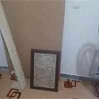 یک عدد کتیبه ، زیر تختی ، و تابلو