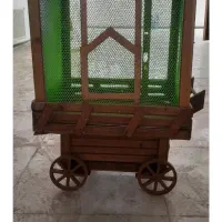 قفس چوبی چرخ دار. متحرک
