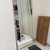 میز ارایش و اینه قدی و کشو