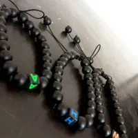 گردن بند و دستبند