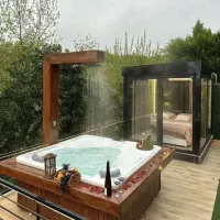 اجاره کلبه سویسی جکوزی جنگلی وسط جنگل