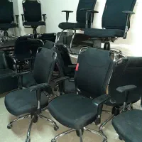 خریدار و فروشنده کالای اداری دست دوم