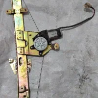 شیشه بالا بر وجلو پنجره و کمپرسور وپایه کنار موتور