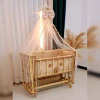 گهواره و تخت کنار مادر هاوین (فرشته)