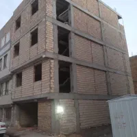 آپارتمان جنوبی طبقه اول زمینهای رجبی انقلاب.