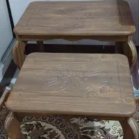 گلدون برنجی و سه عدد میز و عسلی