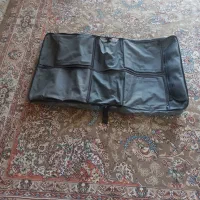 یک ساک مسافرتی یک جعبه آچار بکس و چند کاور پتو