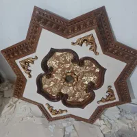 قاب چوبی سقف دور لوستر