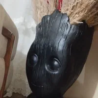 گلدان بزرگ، کنار سالنی