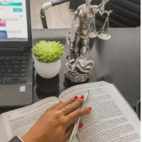 وکیل پایه یک دادگستری