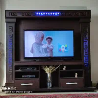 میز تلویزیون کم کار و نورپردازی شده