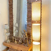 آینه چوبی قدی و آباژور طرح چوب