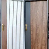 درب داخلی اتاقی با چارچوب و قفل و دستگیره کامل
