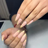 خدمات کاشت ناخن