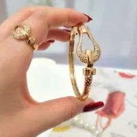 دستبند برند ژوپینگ ،رنگ ثابت آبکاری طلا/ بدلیجات
