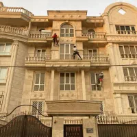 راپل‌پیچ و رولپلاک‌نما‌شستشو‌آببند‌کاردرارتفاع‌نور