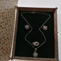 سرویس نقره 925روکش طلا سفید جواهری زمردی بسیار شیک