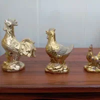 سه عدد خروس طلایی