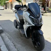 sym j200
