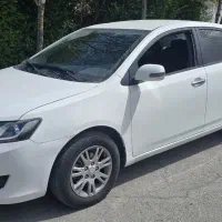 خودرو دنده اتوماتیک سالم و تمیز با راننده