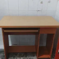 میز تحریر سالم و نو