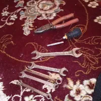 آچار و پیچ گوشتی و انبردست