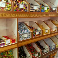 فروشنده و دستیار