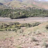 سه هکتار زمین مشرف به رودخانه