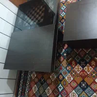 میز عسلی همراه با گل میز تمیز و شیک