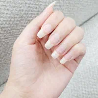 ناخن و مژه و ابروی طبیعی
