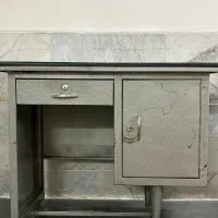 میز تحریر فلزی در حد نو