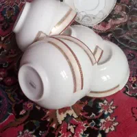 تعدادی لوازم ظروف چینی