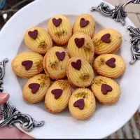 خانم درکارگاه قنادی