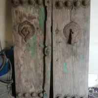 درب دو لنگه قدیمی قدمت 150 سال سالم با چوب یک تکه|کلکسیون اشیاء عتیقه|چهاردانگه (تهران), |دیوار