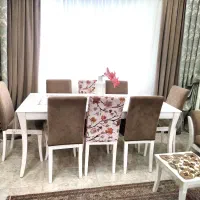 میز نهارخوری بسیار سالم و تمیز