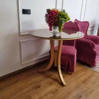 میز کنار سالنی وپذیرایی سالم تمیز